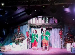 Elf Stage show at Reindeer Lodge 2018